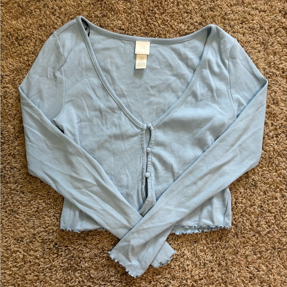 Long sleeve blue button up long sleeve - size medium